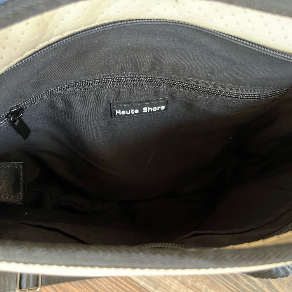 Sold!!! Haute Shore like new bag - Picture 4 of 6